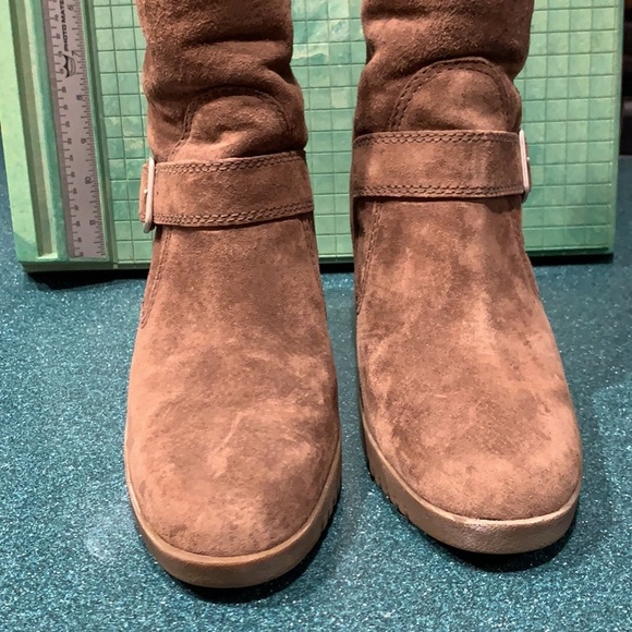 UGG boots size 8 3" inch . Not Wide.  Regular Width. - Picture 2 of 7